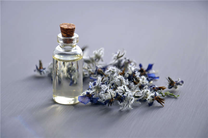 空气净化剂与香水使用香感相似的香精