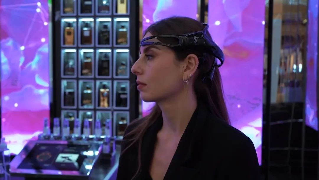 伊芙圣罗兰美妆推出首个基于神经科学的店内香水搜索器Scent-Sation