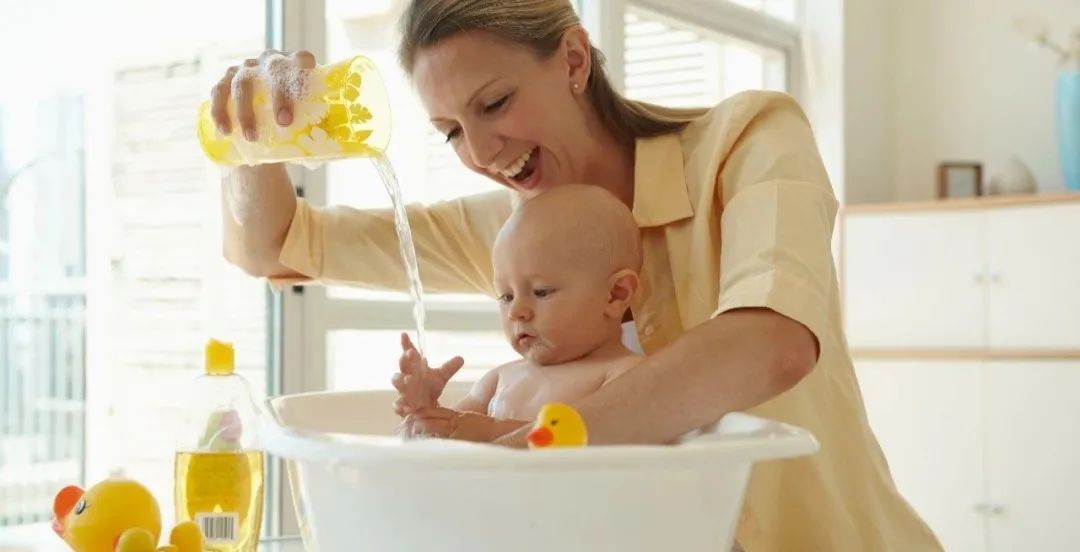 儿童沐浴露是智商税吗？能用大人的吗？肥皂呢？选购婴儿沐浴露看5点。