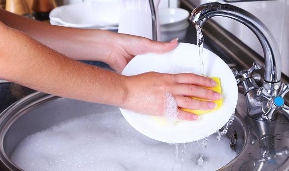 长期使用用洗洁精洗过的碗，真的会得病吗？专家说了这样一句话